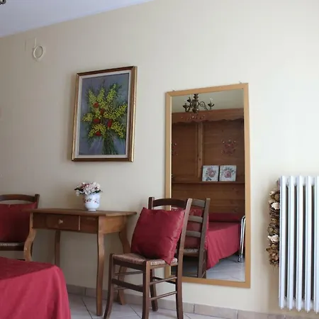 Oda ve Kahvaltı Cascinatettassi